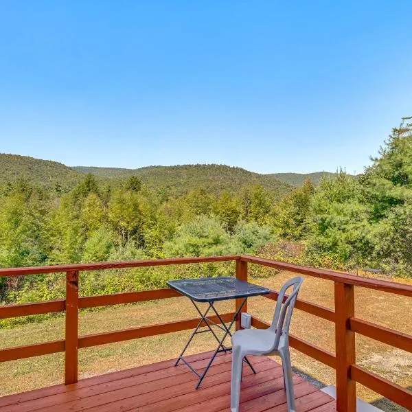 Dog-Friendly Lake George Home 3 Mi to Beach!, hotel v destinaci Lake George