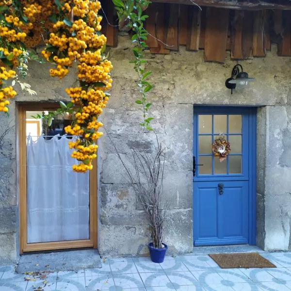 Gite Arthur et Germaine Maisonnette à la campagne avec un grand jardin, hotel in Saint-Jeoire-Prieuré