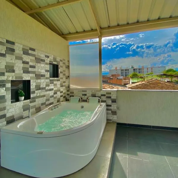 Apartamento Familiar En Cartago, hotel v destinaci Marinita