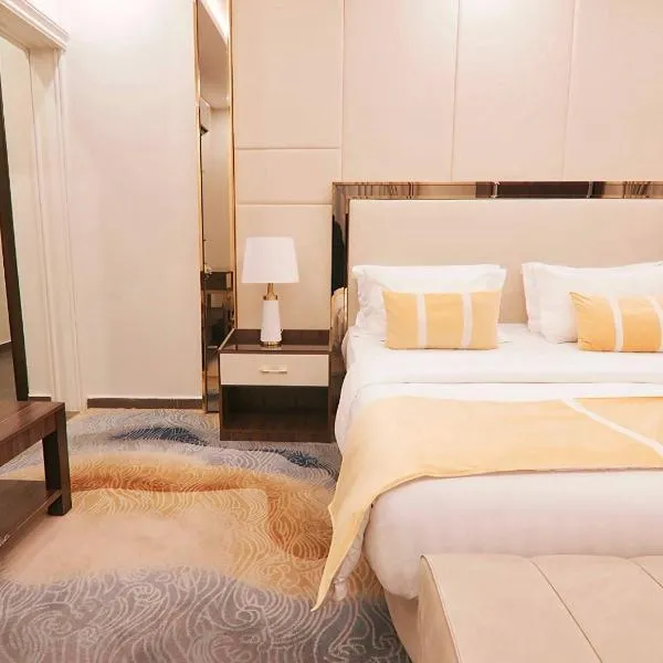 شقق نايت وايت مون للشقق المخدومة, hotel v destinaci Khamis Mushayt