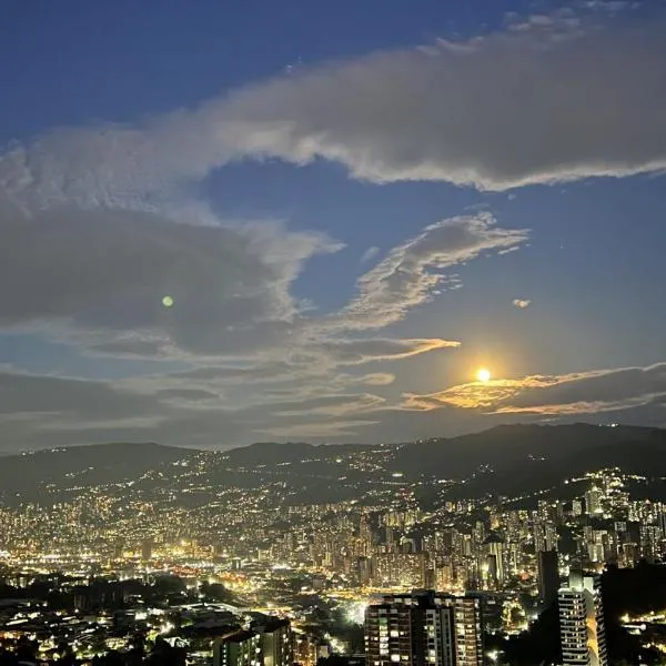Apartamento Vista panorámica piso 17, Piscina & Sauna, La Estrella, Medellín: Medellín'de bir otel