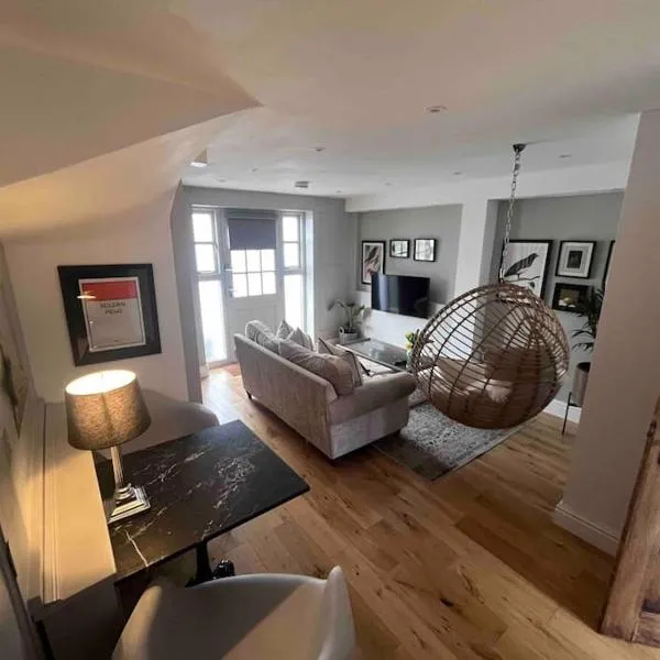 1 Holdan Mews, 1 bed house, free parking, central Witney, hotel u gradu Witney