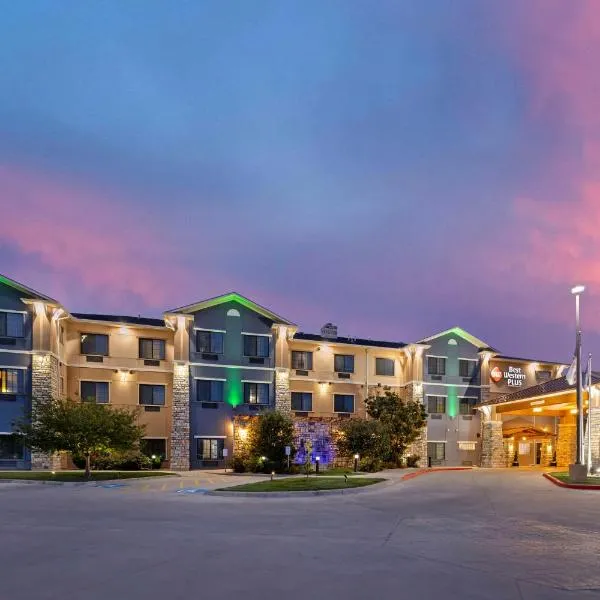 Best Western Plus Emerald Inn & Suites, hotel in Garden City