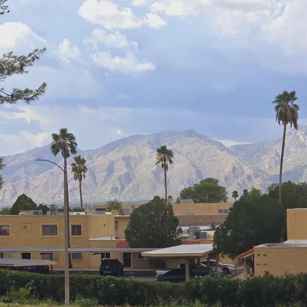 Mountain View Condo with Pool, hotel v destinaci Tucson
