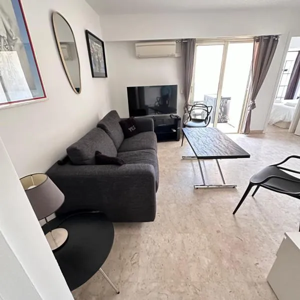 2P Between Croisette Beaches and Antibes Street, khách sạn ở Cannes