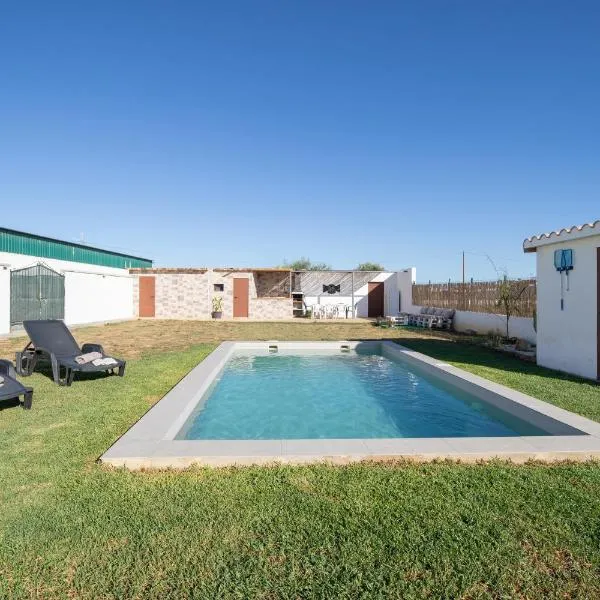 Casa Rural La Ferrera Chiclana, hotel in Chiclana de la Frontera