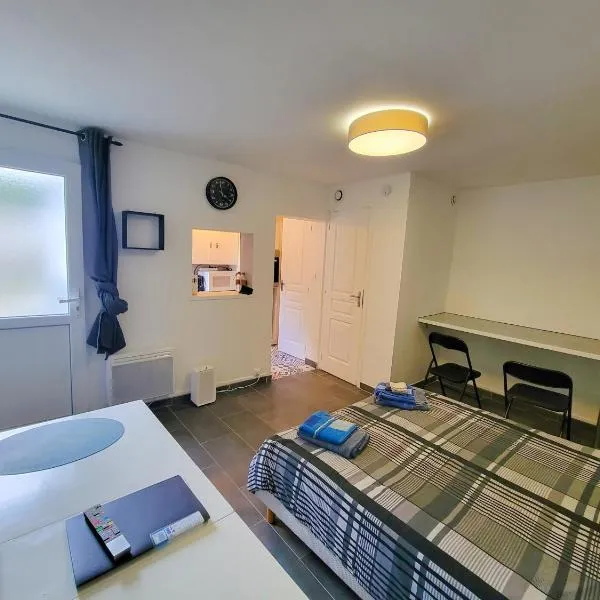 SULLY Studio 24 m2 Paris Nord, hotel in Drancy