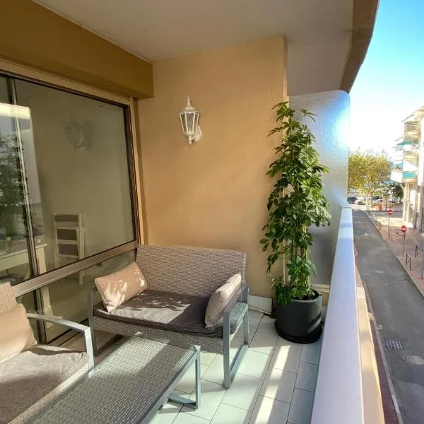 Studio Terrasse à 30m des Plages, hotel v mestu Saint-Raphaël