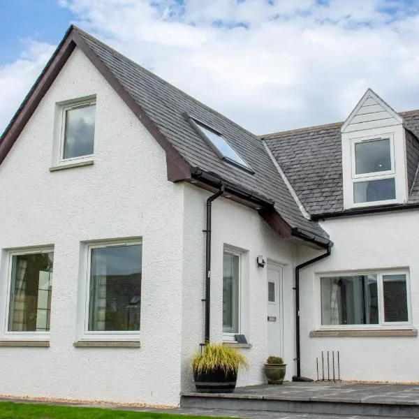 Stunning Country Cottage in Ardross Close To Traitors Castle & NC500, hotel di Boath