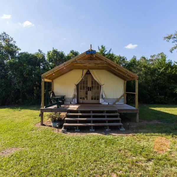 Khushatta Hills Ranch Glamping - Alzeda, hotel v destinaci Coldspring