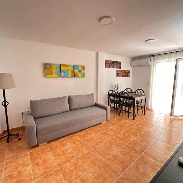 Apartment 2 minutes walk from the sea, hotel v destinaci Torrevieja