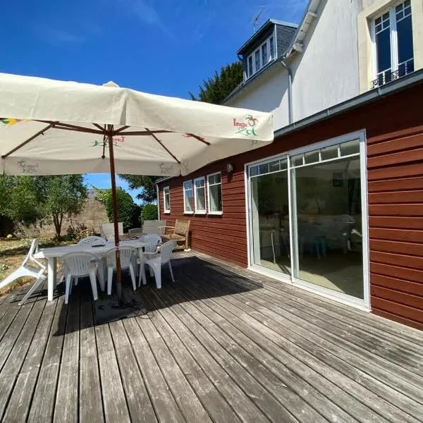 CARANTEC FAMILY HOME WITH GARDEN 6 persons, hotel di Carantec