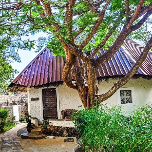 Bushbaby Cottage Diani Beach - with Starlink Highspeed Internet !!!!, hotel in Diani Beach