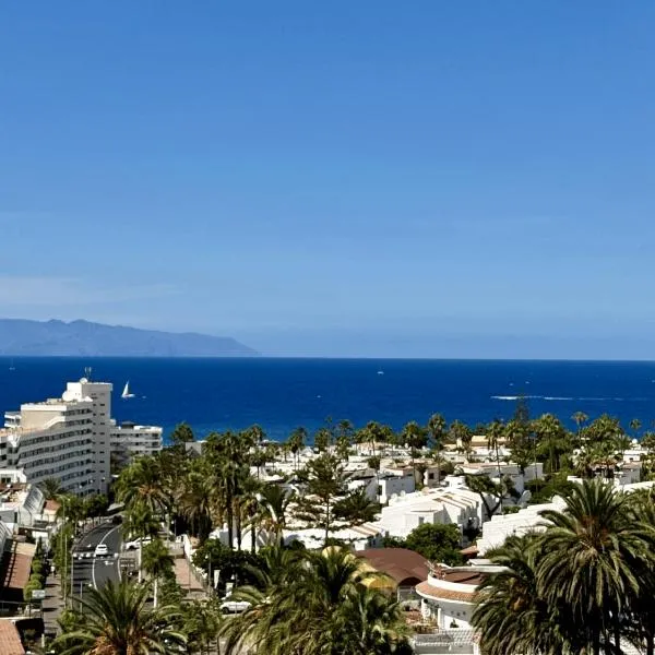 Heart of Las Americas Charming Beach Apartment Tenerife, hotel in Costa de Adeje