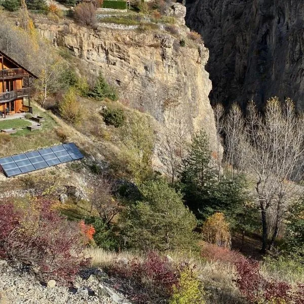 Chalet Inukshuk Vue panoramique Gorges de la Durance Parc des Écrins, hotel en Les Vigneaux