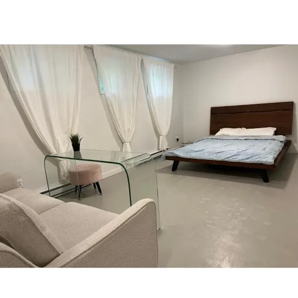 Zen Space in perfect location!, ξενοδοχείο στο Μόντρεαλ