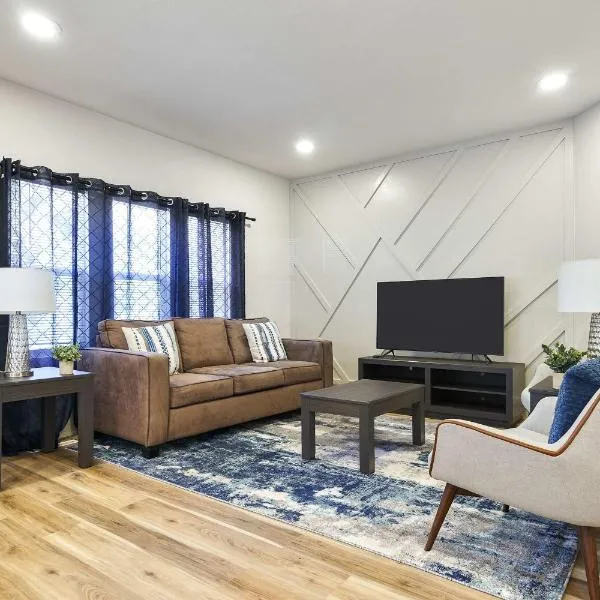 Timeless Beautiful Milwaukee Home Walking Distance to Downtown, hotel in Milwaukee