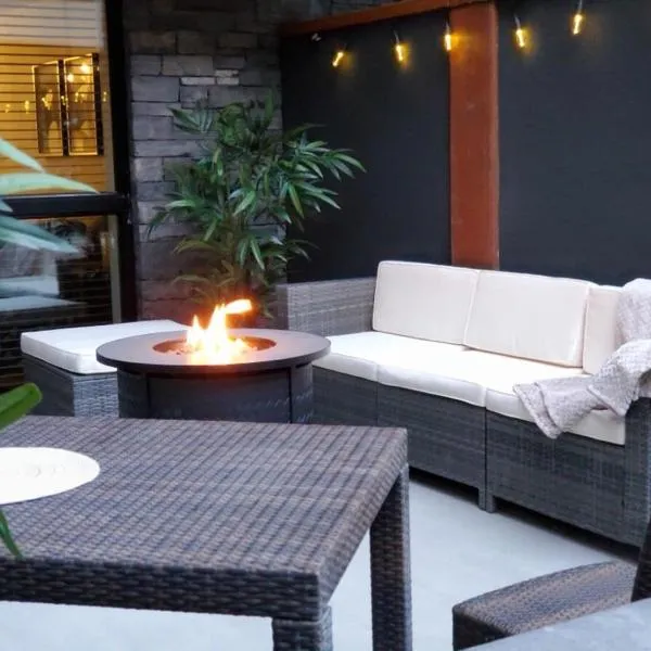 Le Bucheron Stunning Spring Creek Luxury condo, hotel v destinaci Canmore