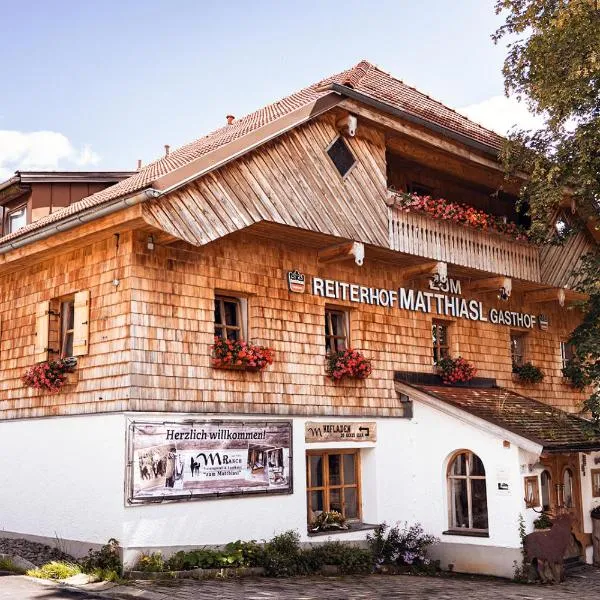 Landhotel zum Matthiasl, hotel v destinaci Bischofsreut