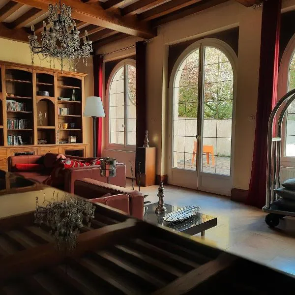 Le Clos des Soyeux – hotel w mieście Saint-Victor-sur-Rhins