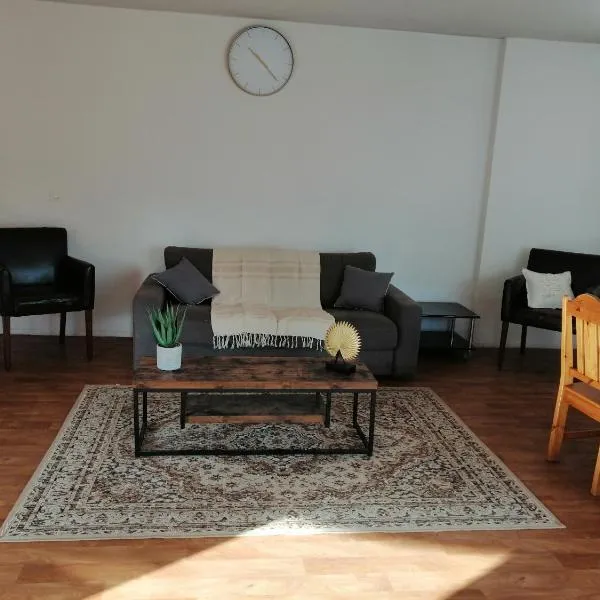 Les fontaines T4 Spacieux 3 chambres parking gratuit, hotel in Toulouse