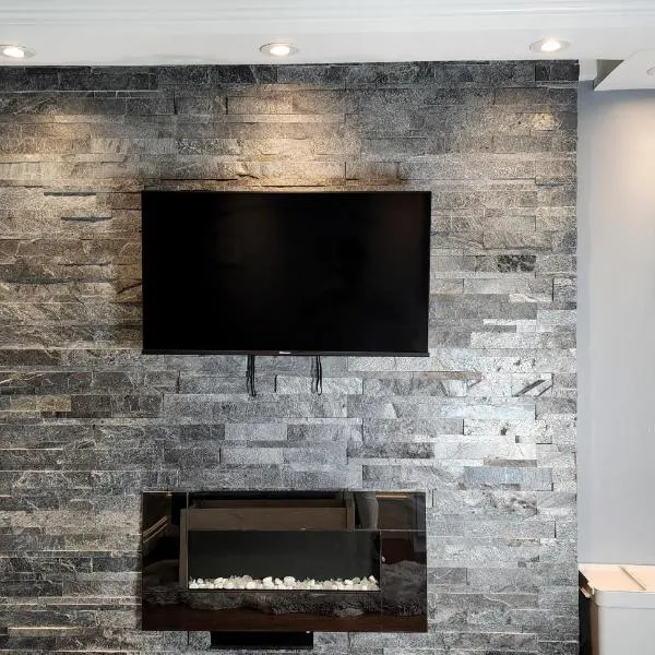 Private Greece inspired guest suite in Erindale, hotel in Mississauga