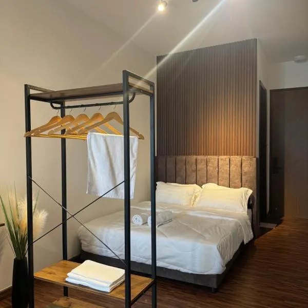 K Avenue by SRI Stay, hotel v destinaci Donggongon