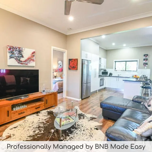 Sterling House Spacious Deck BBQ Pet Friendly, hotel in Dubbo