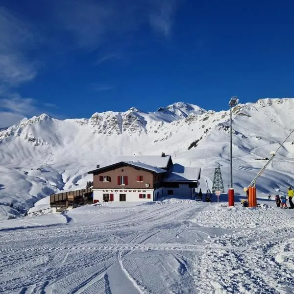 Hotel Le Chaudron Ski In Ski Out, hotel en Champéry