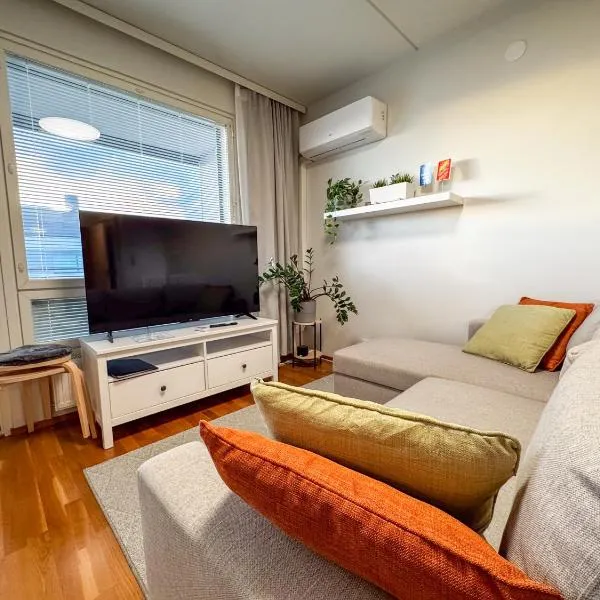 Top floor flat with sauna, A/C & free parking，萬塔的飯店