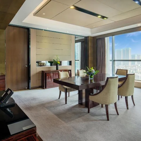 Crowne Plaza Shenzhen Longgang City Centre by IHG, hotel em Longgang