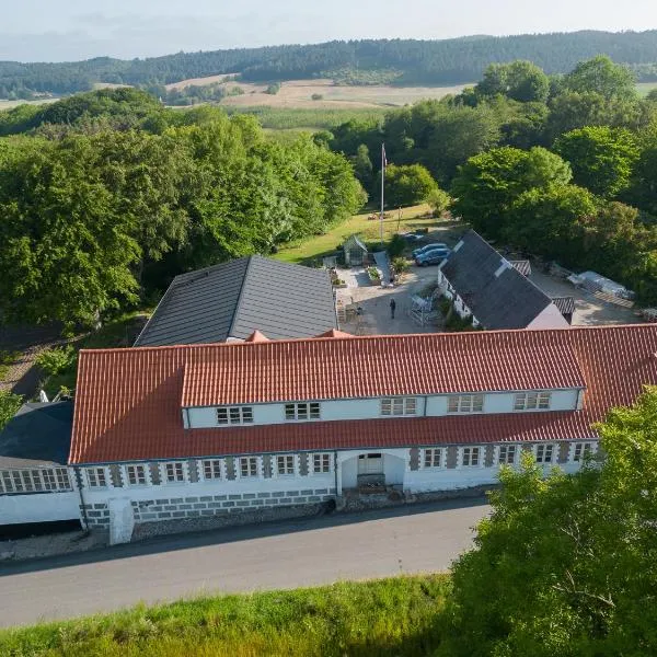 Hos Molsgaarden, hotel v destinaci Knebel