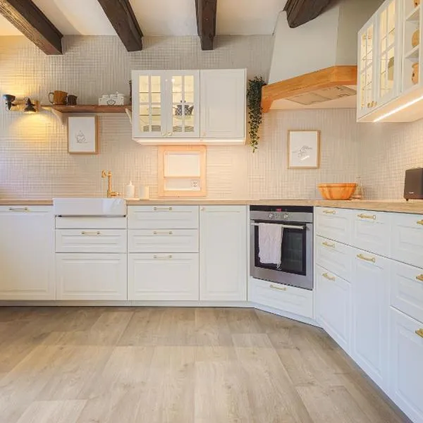 Magnifique appartement campagnard avec beaucoup de cachet, hotel in Vugelles-La Mothe