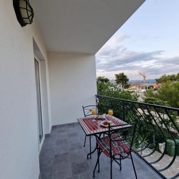 Apartments Sandra, hotel v destinaci Okrug Donji