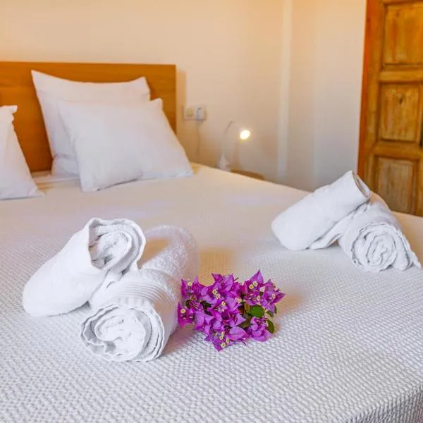 Charming barn in Mas Simon, hotel v destinaci Santenys