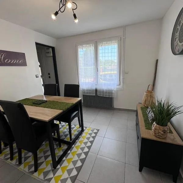 Maison de ville Chauny, hotel v destinaci Chauny