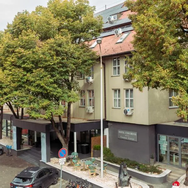 Hotel Unicornis, hotell i Eger