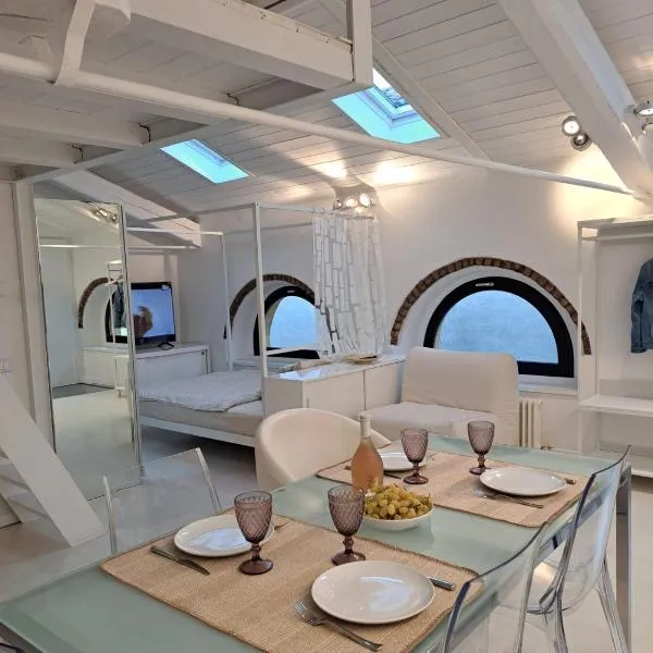 Cozy Casa Bianca Bergamo, hotel v destinaci Alzano Lombardo