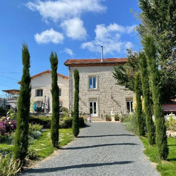Le Domaine de la plume, hotel v destinácii La Gimond