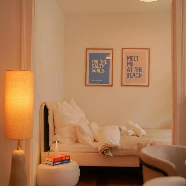 AHOI HOMES - Stilvoller Altbau im Herzen Kiels, hotel in Kiel
