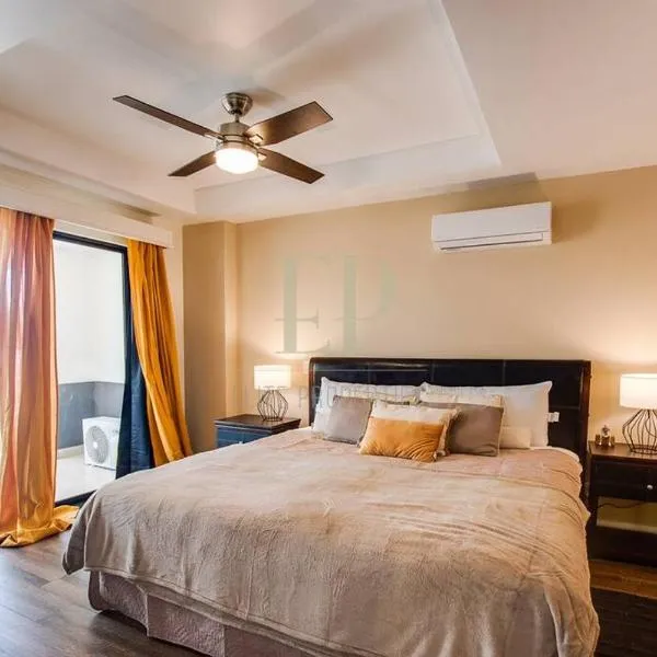 CR MARIPOSA RENTALS Santa Ana Centro 2BR with Terrace Walk Everywhere, hotel in Santa Ana