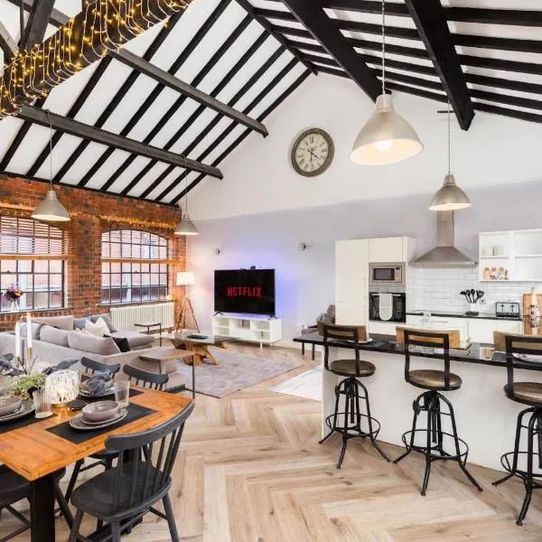 High End Luxury Townhouse in JQ, 4 Bedrooms, Flat screen TV in all rooms, Free Parking, Near Birmingham City Centre DEPOSIT REQUIRED, hotel in Birmingham