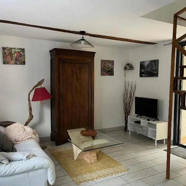 Petit gîte Montbazon, hotel in Montbazon