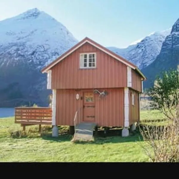 Staburet Eresfjord Båt kan leies, hotel v destinaci Øverås
