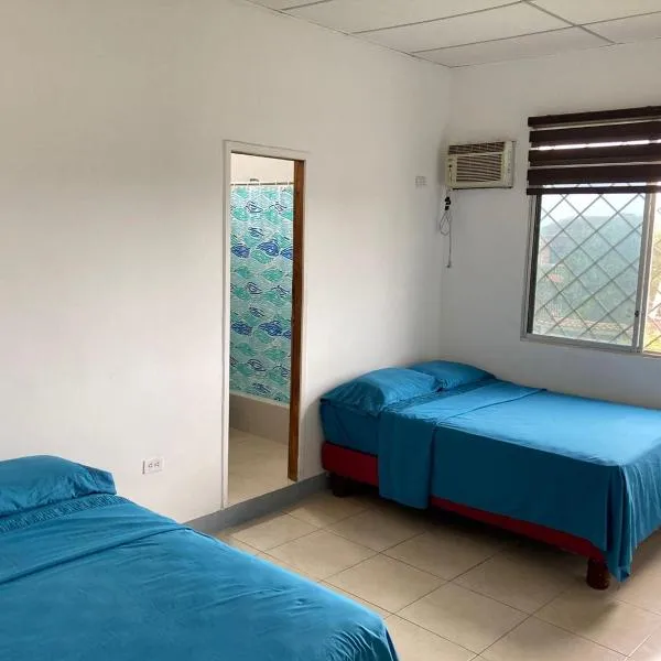 Caracola, habitación privada de Flor de Lis Beach House, hotel in Playas