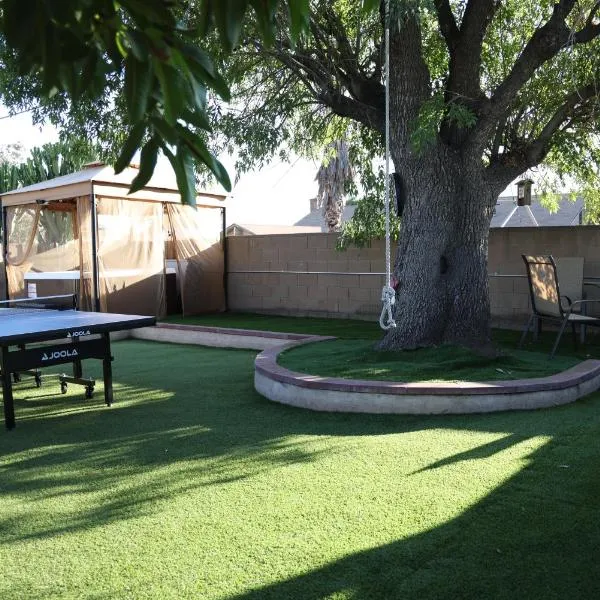 Beautifull 4 Bedroom House 15 Minutes From Universal Studios, hotel v Los Angeles
