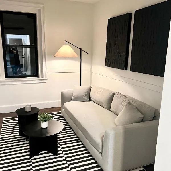 Modern Luxury Apartment in City, hotel v destinaci Quincy