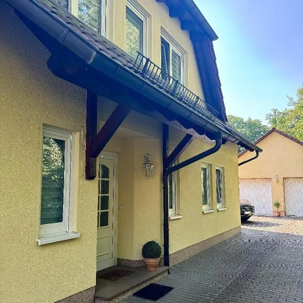 BERlin Apartment - Naturnah & Startklar, hotel in Eichwalde