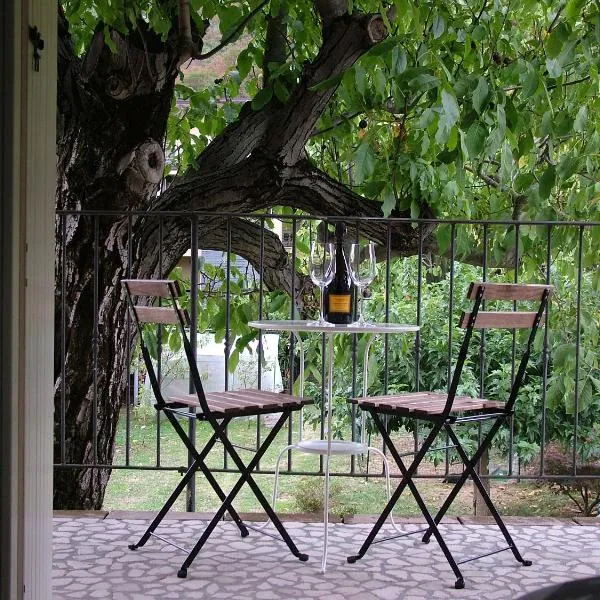 B&B Il Noce alla Finestra, hotel v destinaci Roe