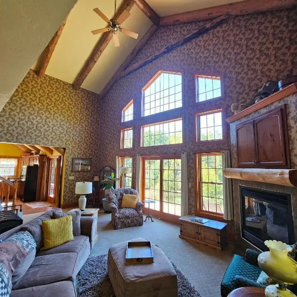 Chanticleer Cabins, מלון בסטורג'און ביי